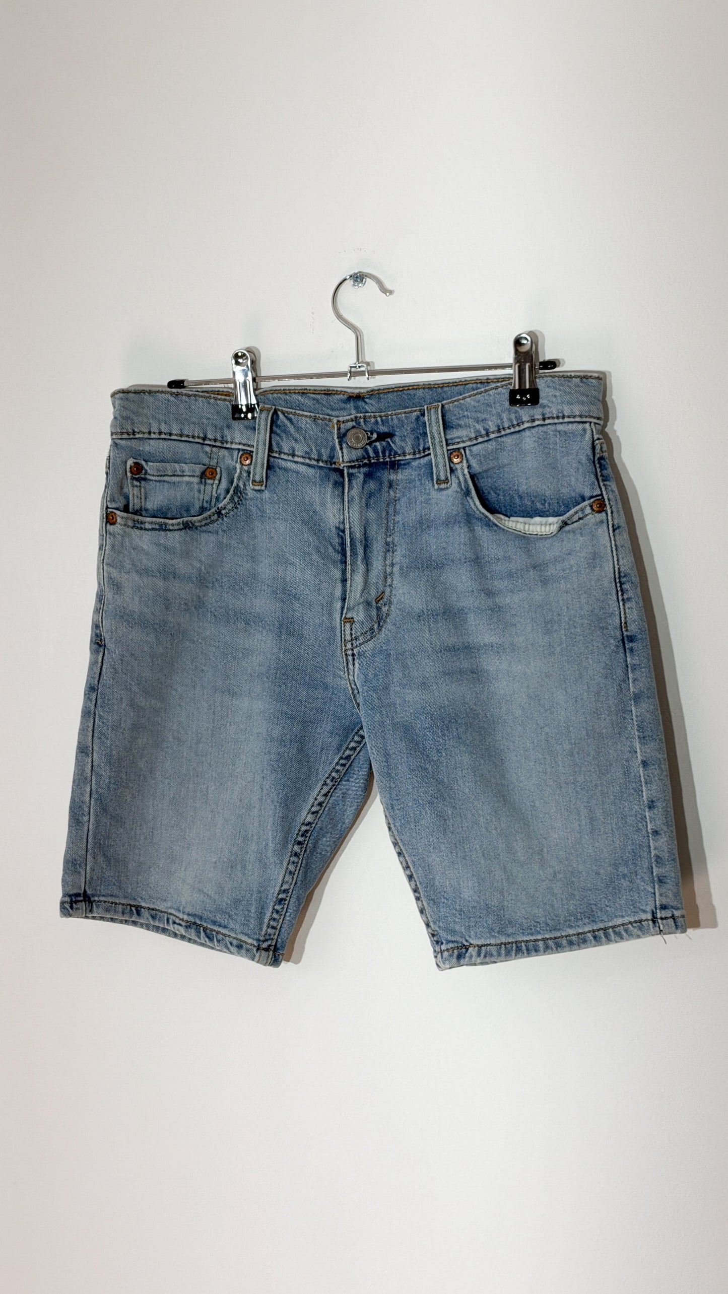 Short Levi’s 412