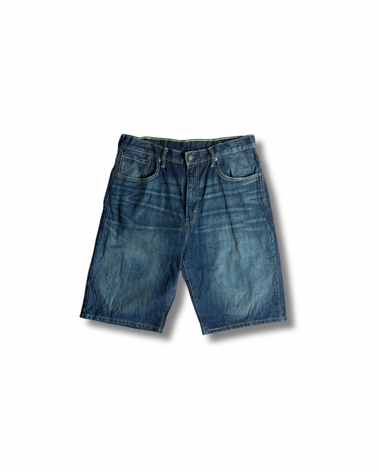 Short Levi’s 569