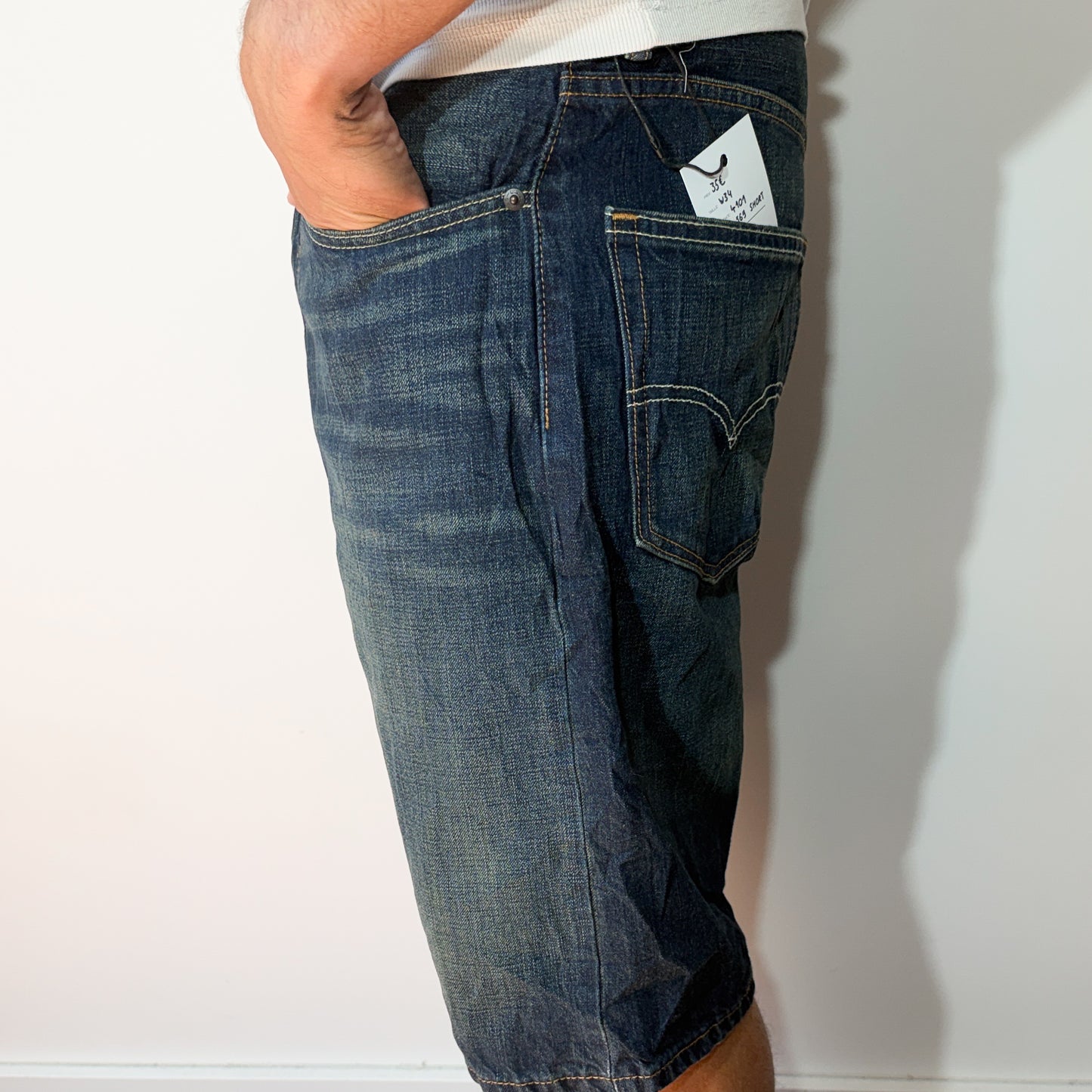 Short Levi’s 569